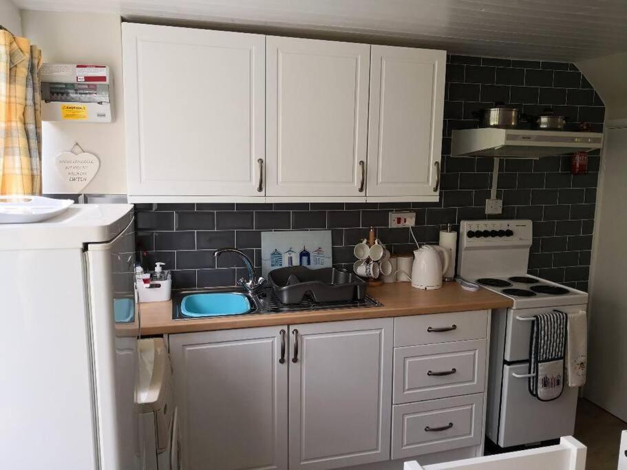 'Le Chalet Ii' Free Unlimited Wifi 2 Bed Chalet House Hodgeston Extérieur photo